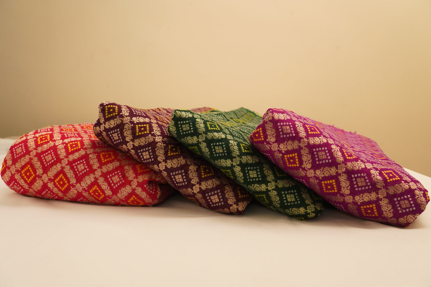 Pure magenta Pink Bandhani Banarasi