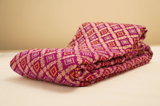 Pure magenta Pink Bandhani Banarasi