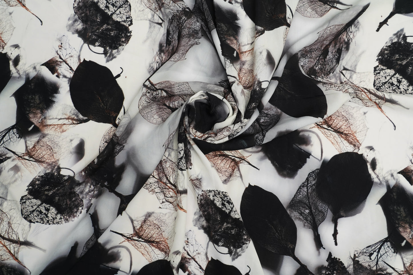 SOFT SILK TOUCH - Soft ivory base with charcoal black